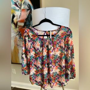 BOUTIQUE TOP - LIKE NEW